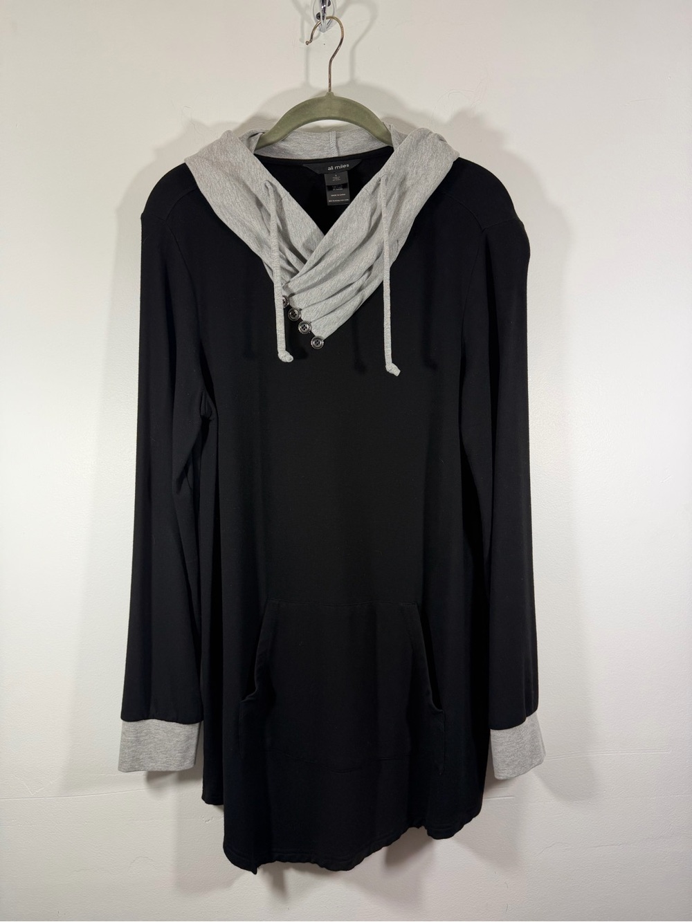 Ali miles Long Sleeve Hooded Tunic top with Contrast Hood - Black & Light Gray